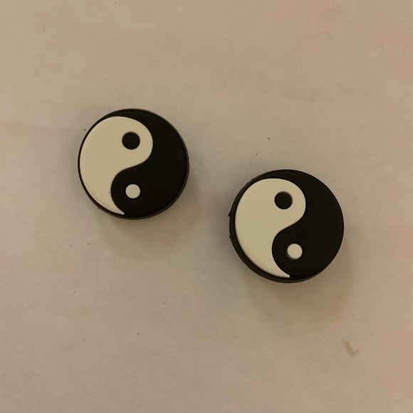 yin yang croc charm